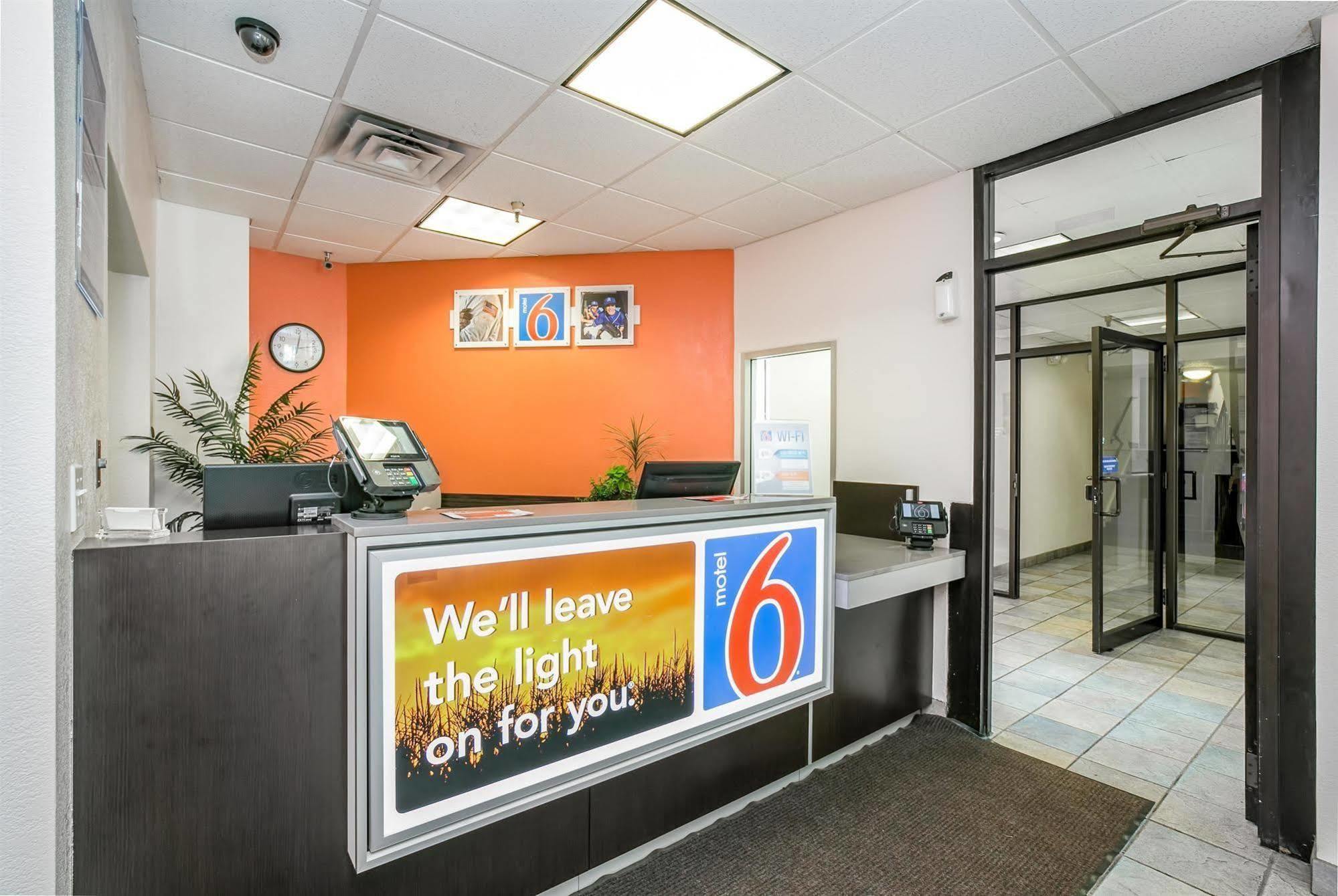 Motel 6 Minneapolis Airport - Mall Of America Buitenkant foto