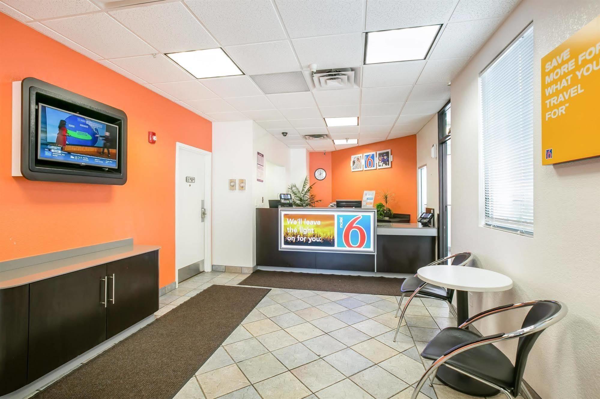 Motel 6 Minneapolis Airport - Mall Of America Buitenkant foto